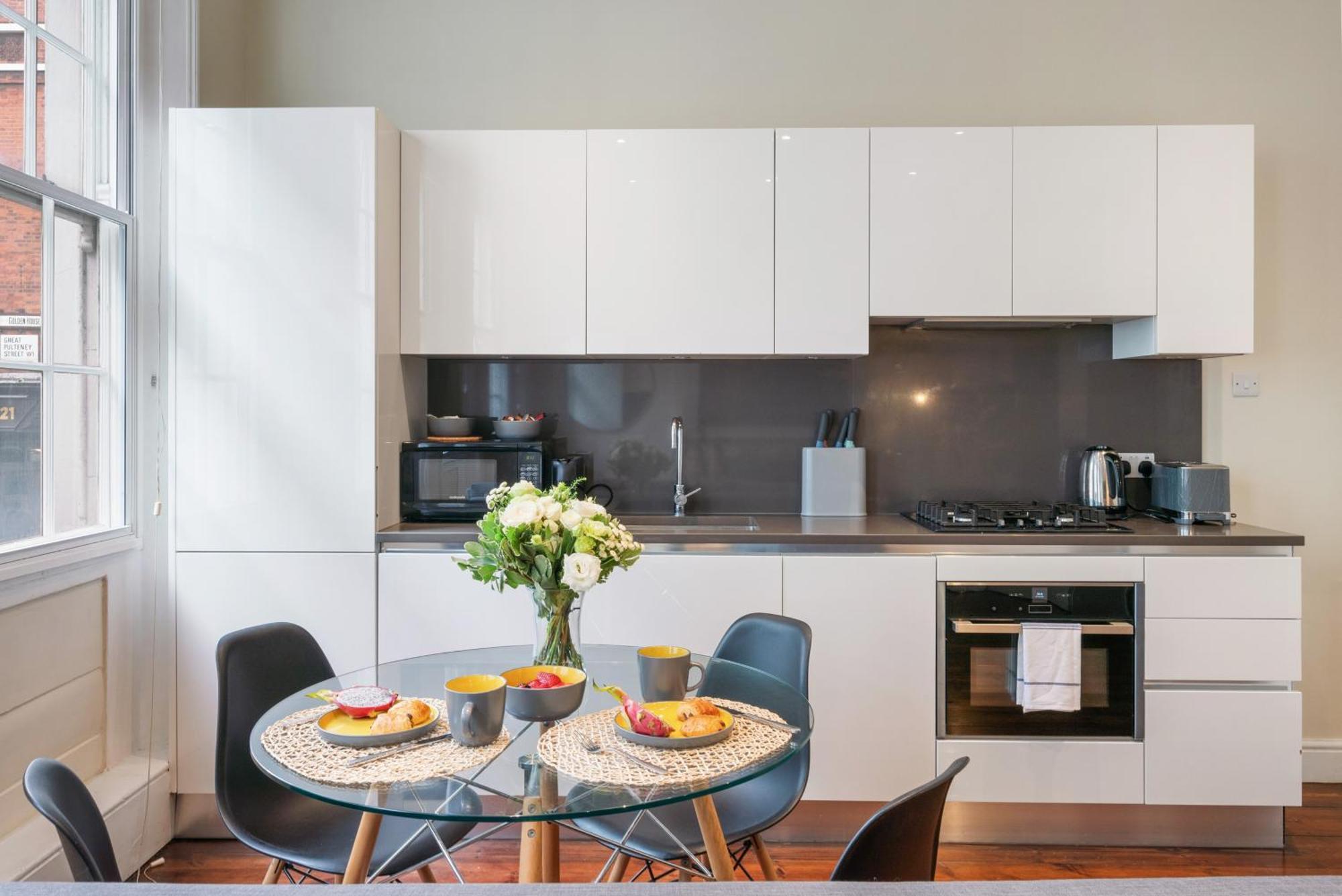 לונדון Superb One Bedroom Apartment In Soho מראה חיצוני תמונה